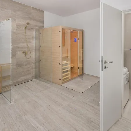 Lovely In Vrvari With Sauna